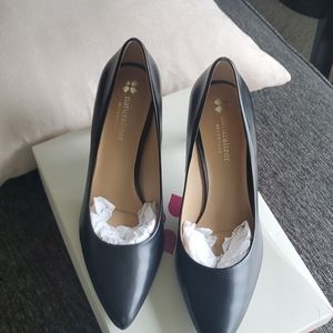 Naturalizer Black Pumps